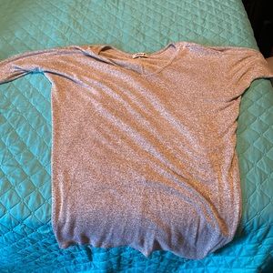Mid length sweater shirt